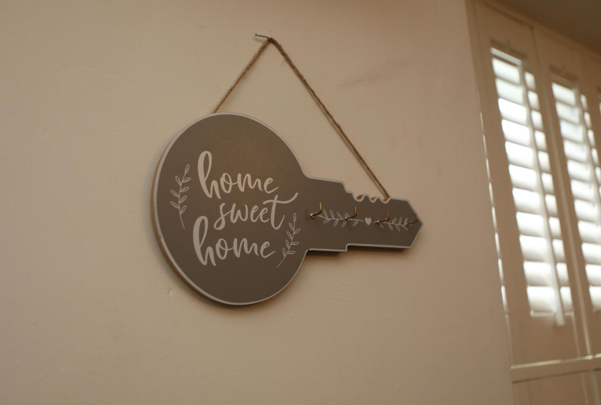 The Cosy Cottage Retreat! Perfect For Contractors, Relocators, Getaway Llantrisant  Εξωτερικό φωτογραφία