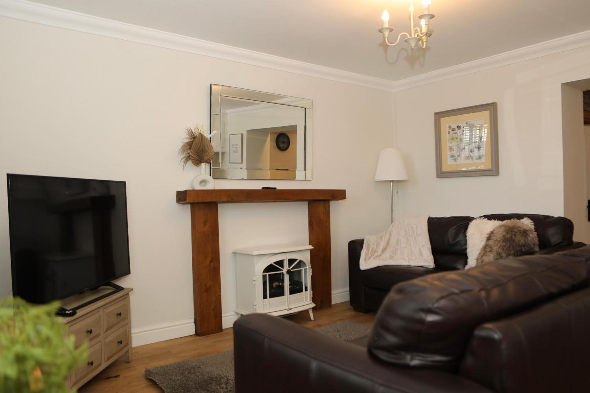 The Cosy Cottage Retreat! Perfect For Contractors, Relocators, Getaway Llantrisant  Εξωτερικό φωτογραφία